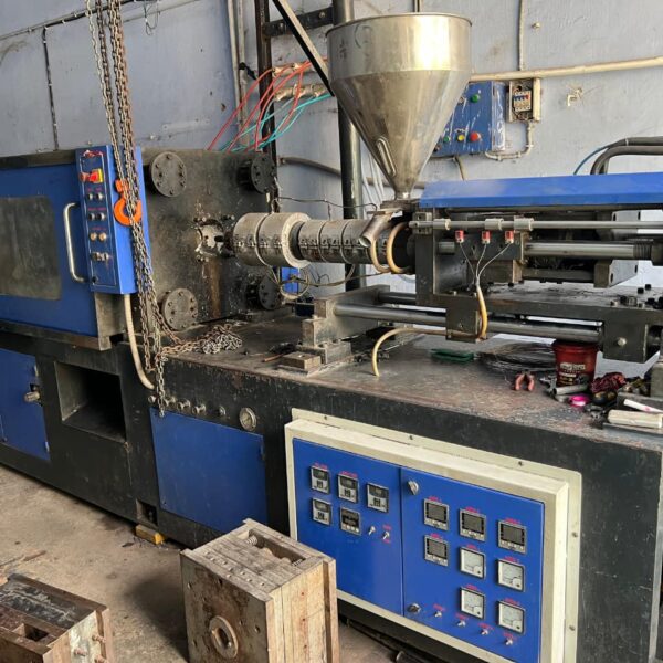 Injection moulding machine I varia 200 for sale