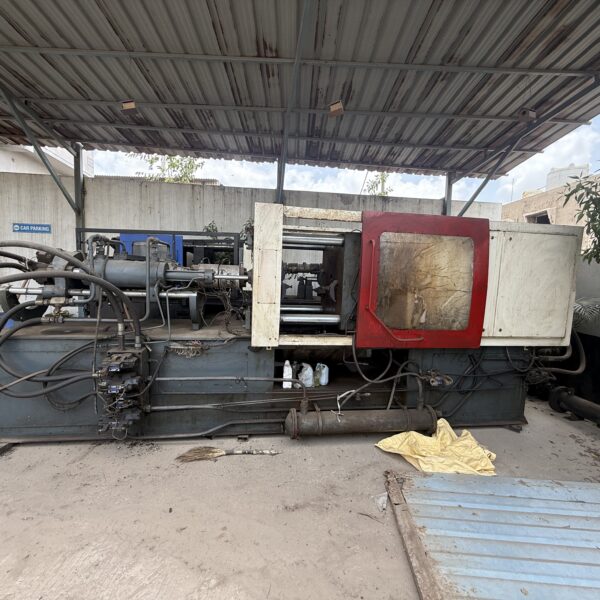 INJECTION MOLDING MACHINE FOR PLASTIC PRODUCTS